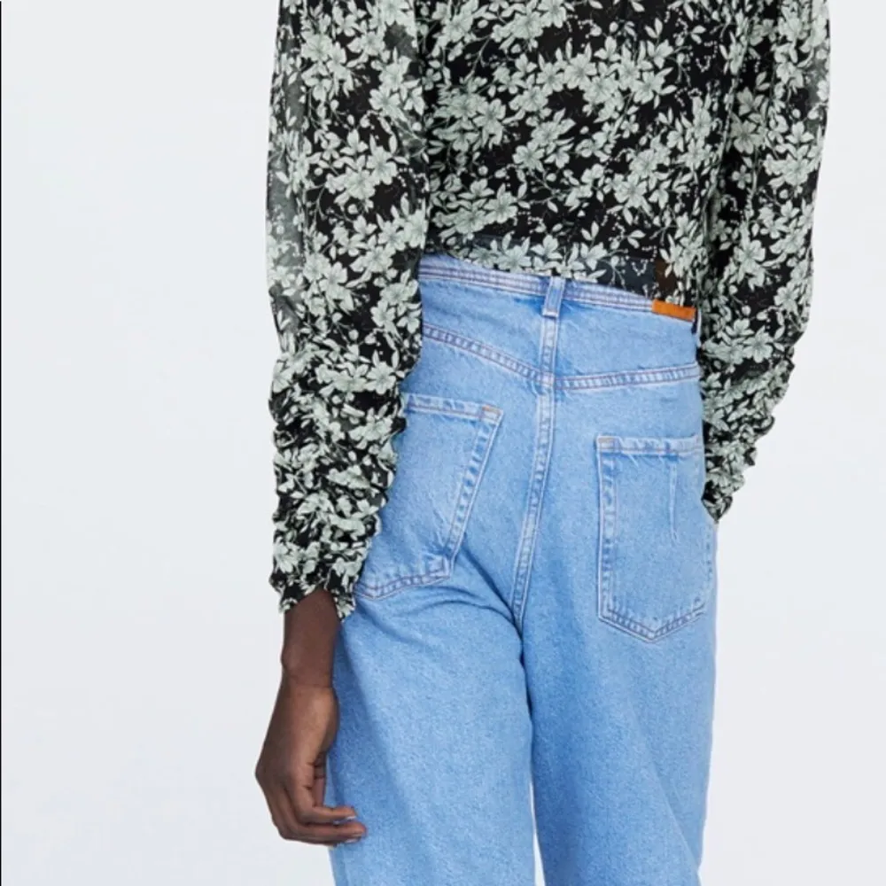 Zara  Black/White Floral Print Cropped Blouse Sz M Women - Image 10