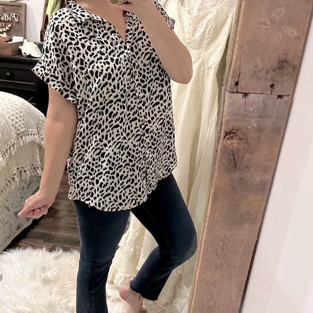 Umgee Black and White Animal Print Button Down Shirt size large - Image 2
