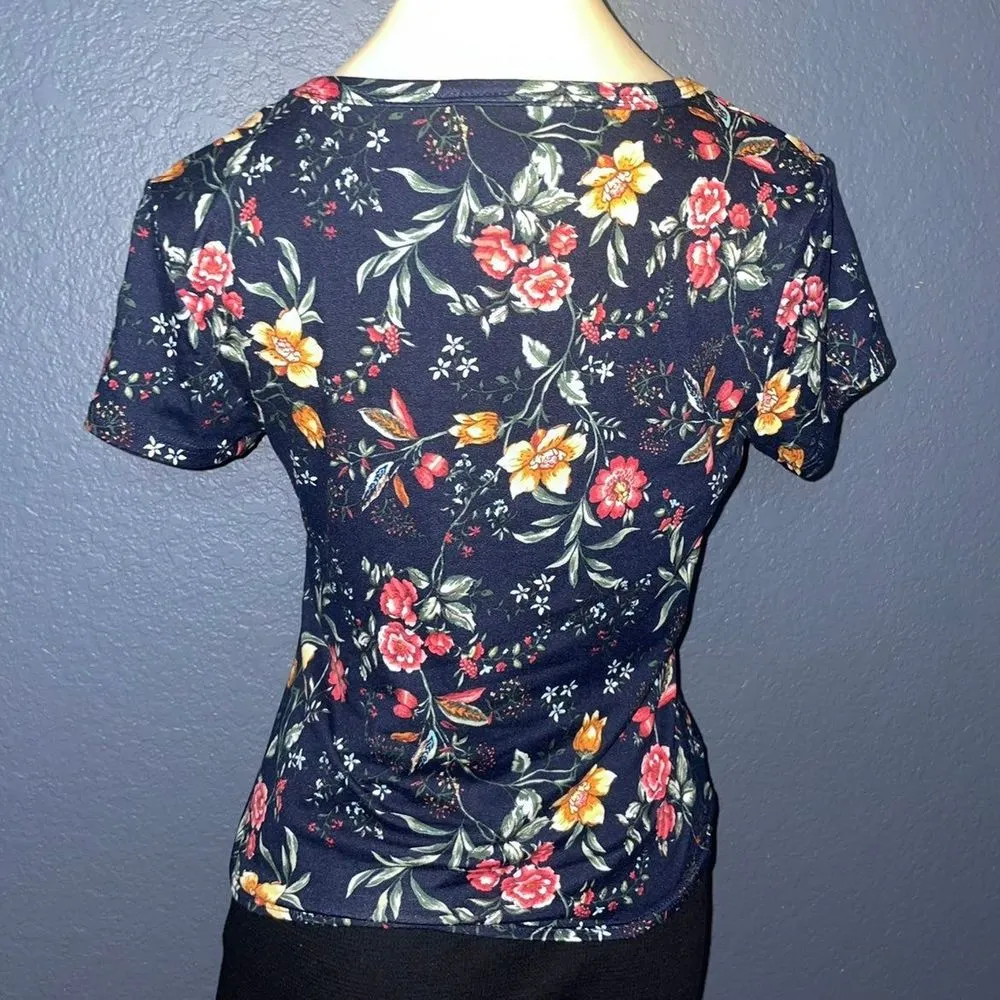 Polly Esther floral navy blue top women shirt size medium - Image 6