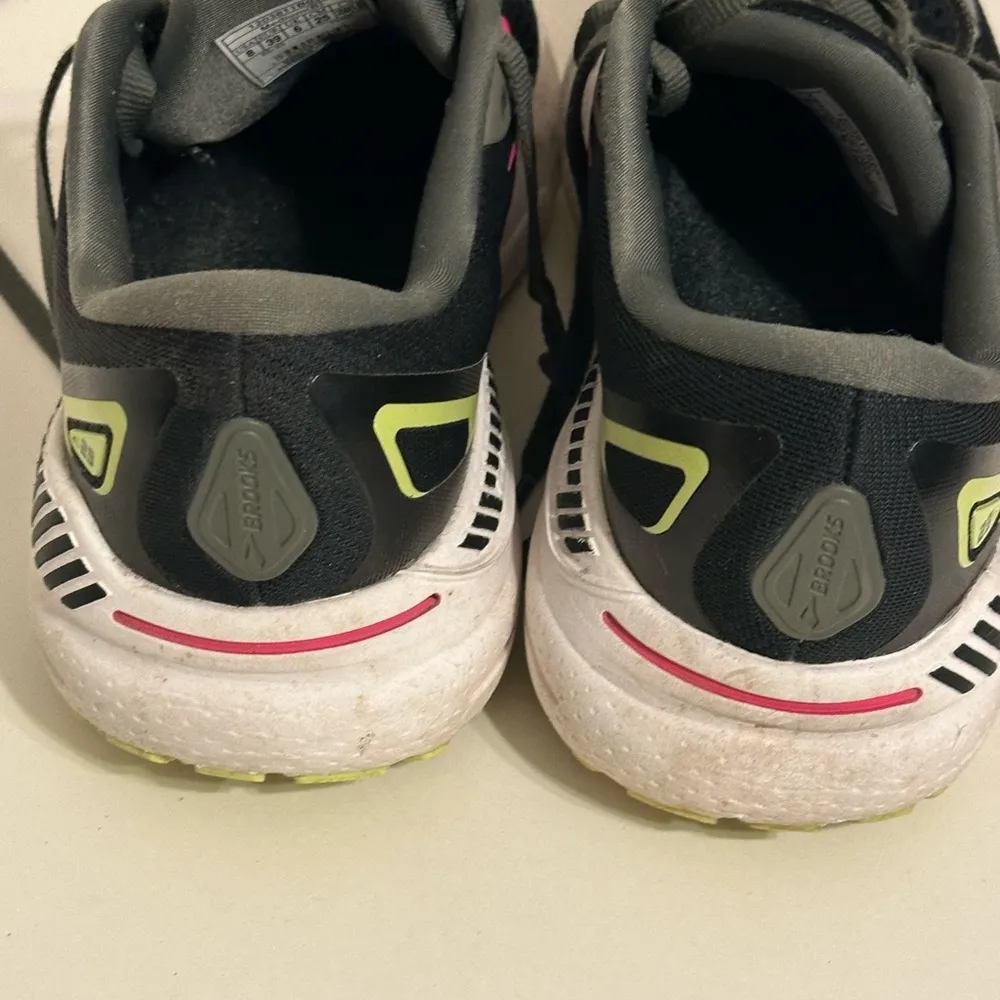 Brooks  Size 8 Guardrails‎ - Image 3