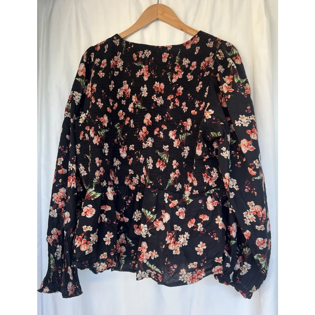 Old Navy Smocked Peplum Hem Top Womens Size XXL Black Floral V-Neck Long Sleeve - Image 3