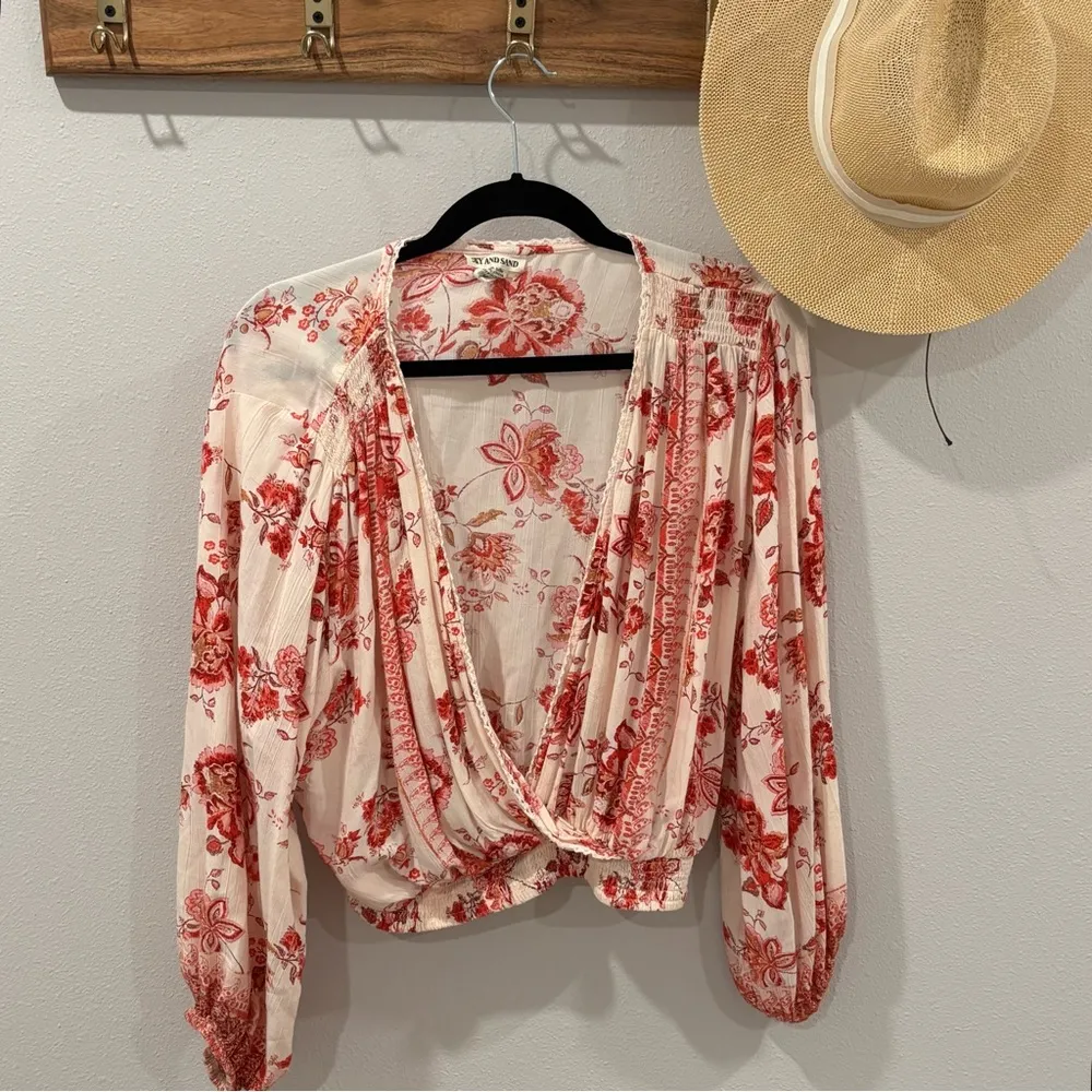 Sky and‎ Sand pink and cream blouse size Medium - Image 4