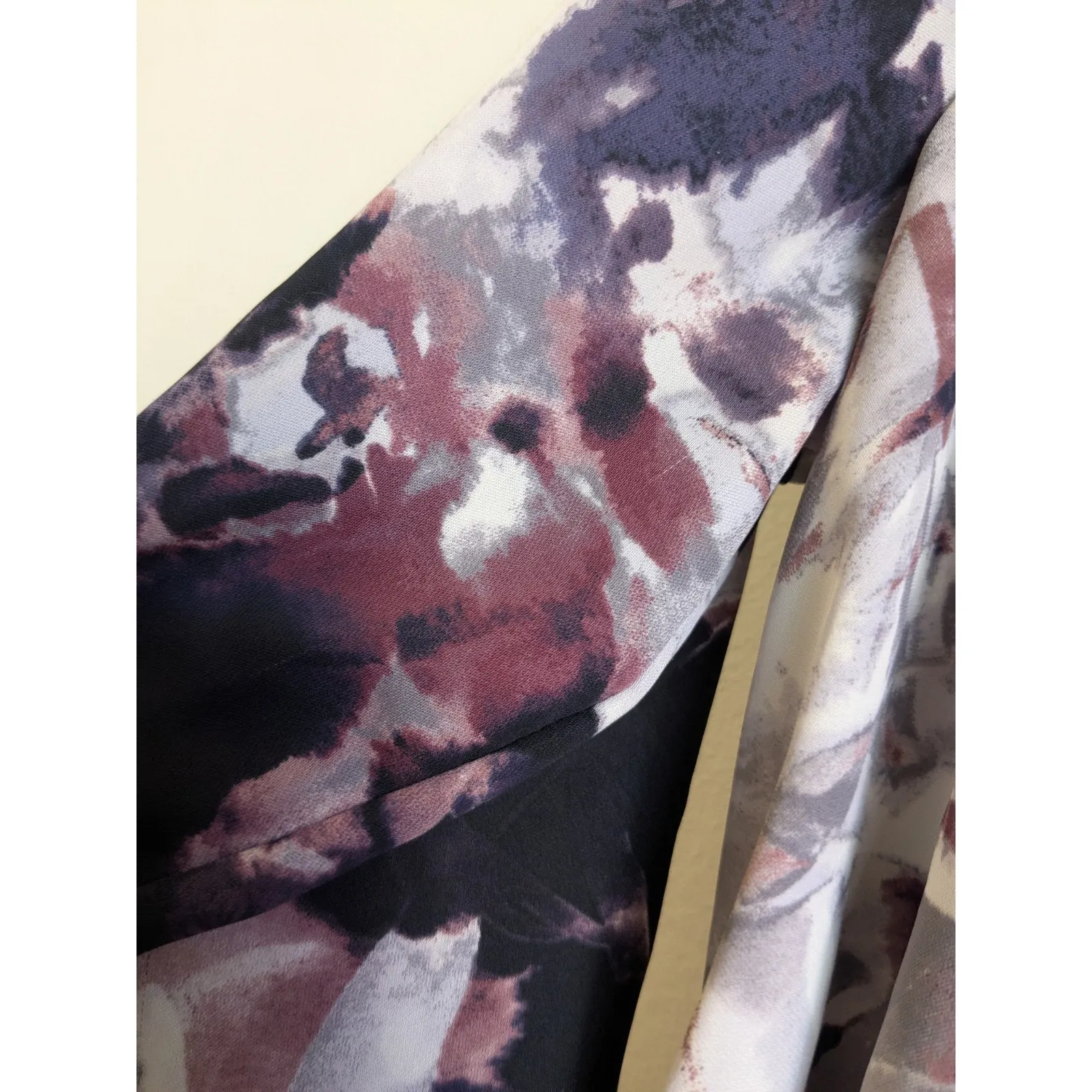 SIMPLY VERA WANG Women's Blouse Top Purple Abstract Roll Tab Sleeve Button Sz L Black Size L - Image 7