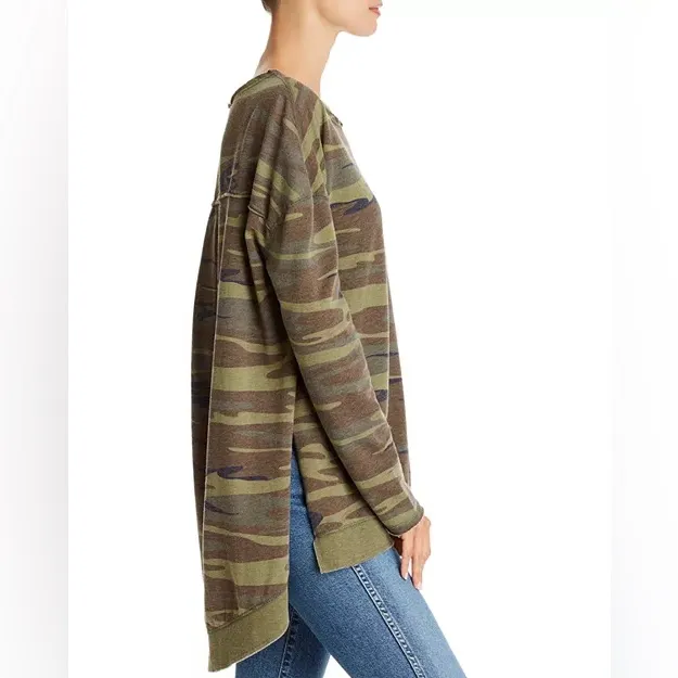 Z Supply The Weekender Large Camo High-Low Pullover Tunic Top Green - Image 2