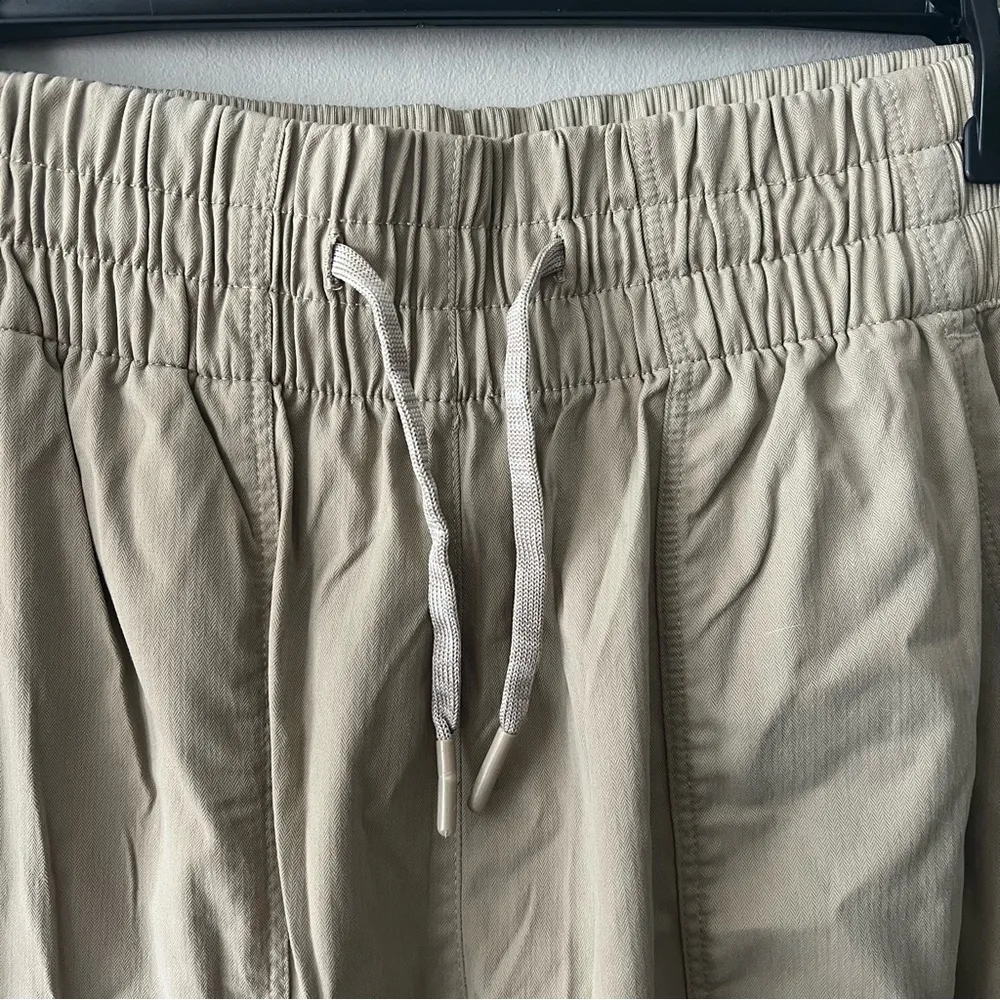 The North Face Tan Lightweight Hiking Pants Size Medium - Image 3