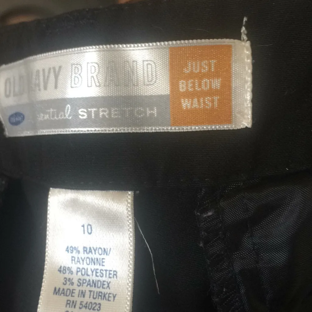 FINAL MARKDOWN Ladies old navy slacks 10 - Image 4