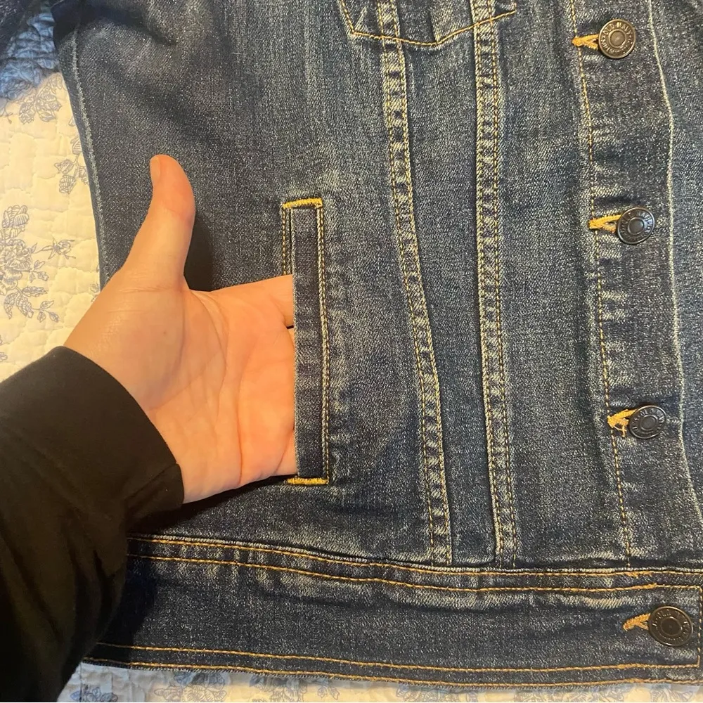 Blue Jean Dark Wash Crop Button Up Jacket Size Medium - Image 5