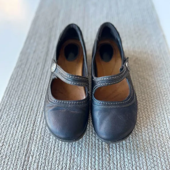 Clark’s Black Leather Ballet Maryjane Flats Size 9.5 Decorative silver detail - Image 2