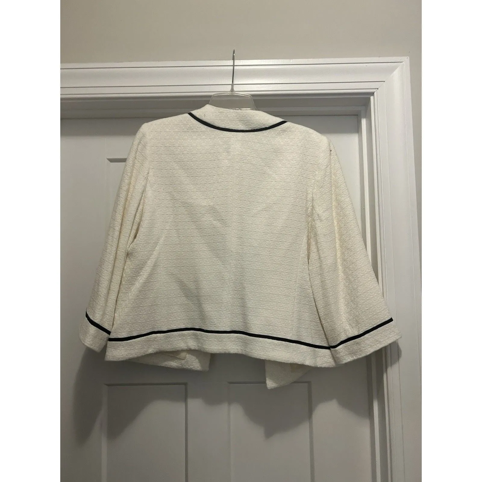 Mixit Ivory Tweed Jacket Black Trim Pockets Hook Closure Lined Size 16 Preppy - Image 4