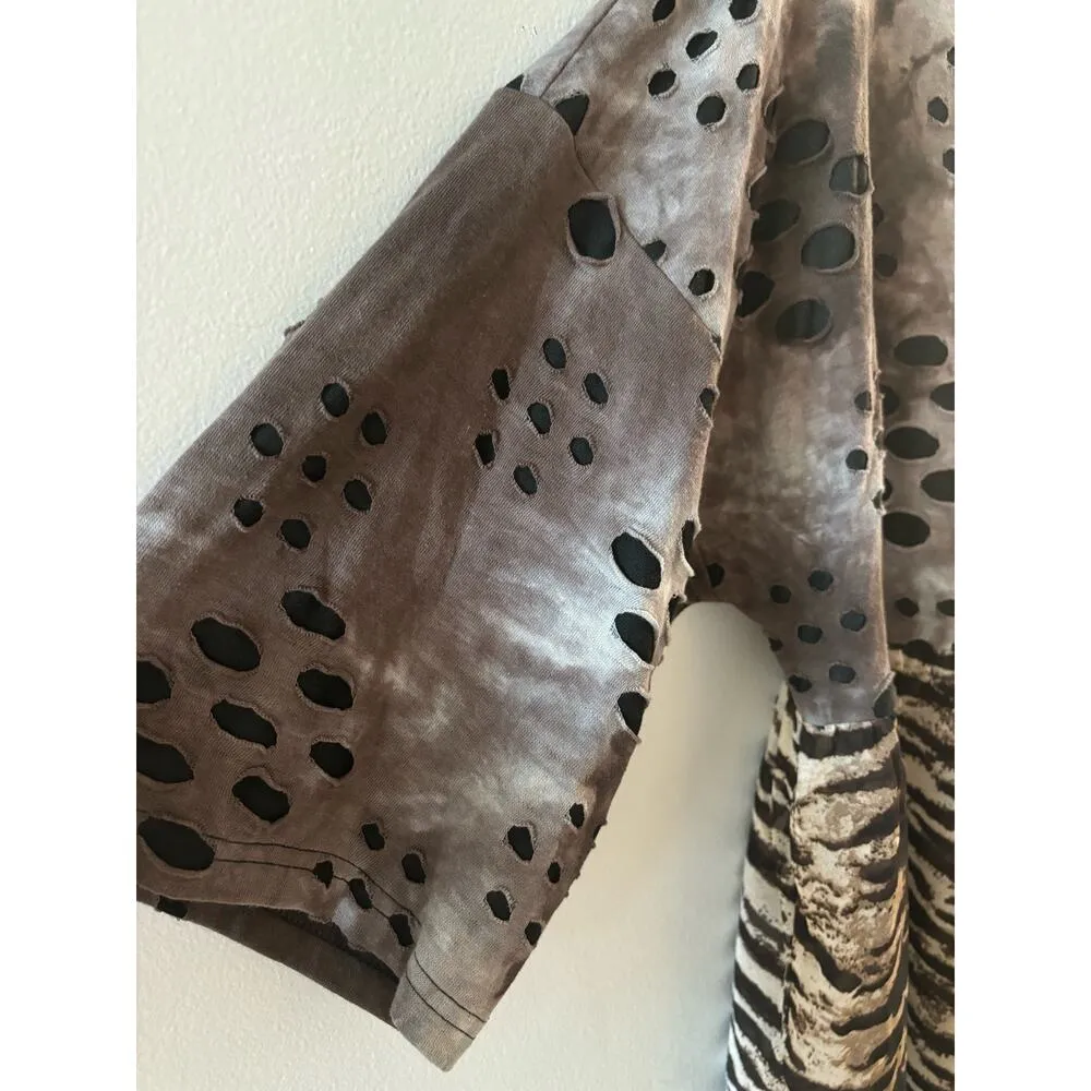 Treska Top Women's One Size Animal Print Artsy Distressed Bohemian Grunge Gray - Image 6