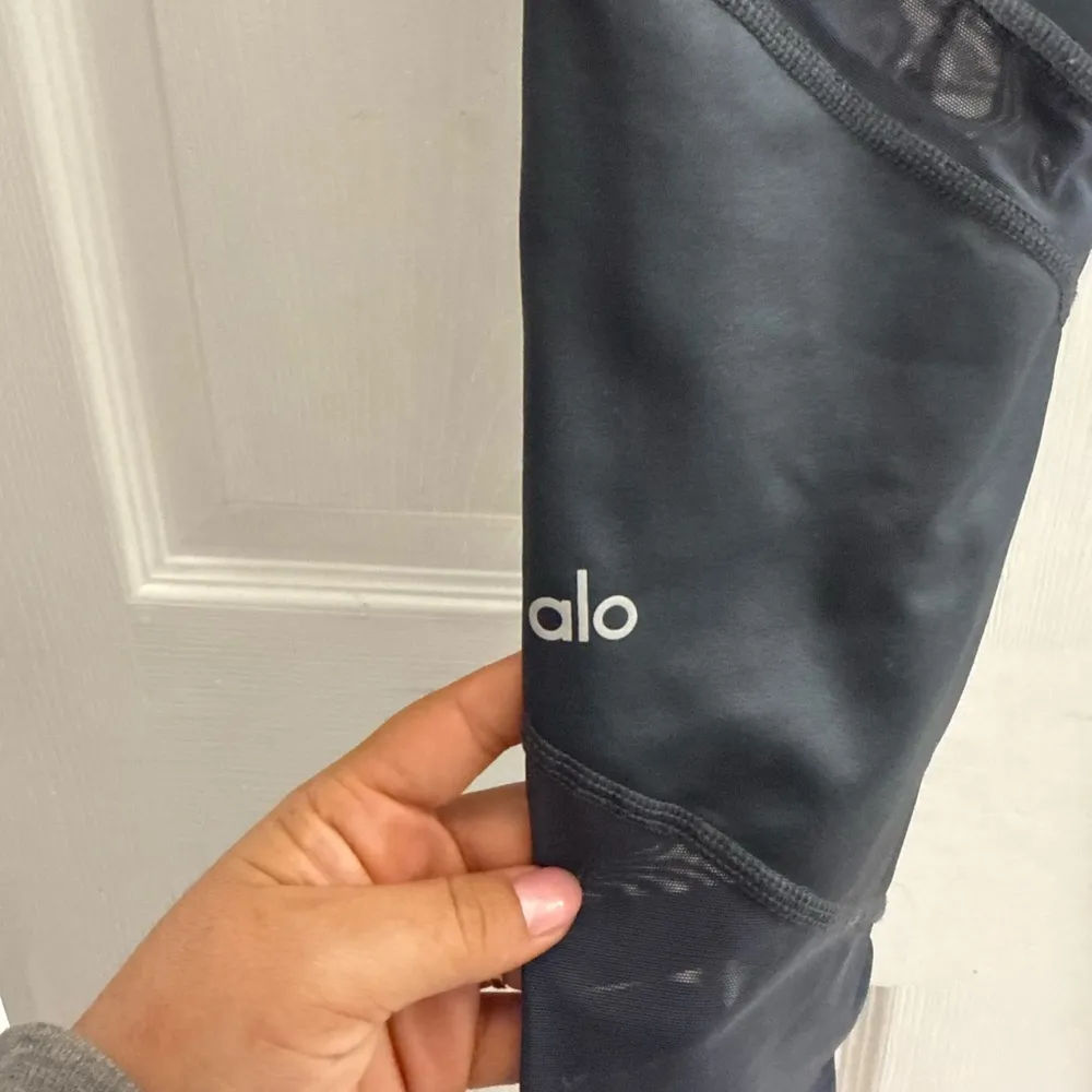 Alo Yoga Sheila high waisted mesh contrast leggings size small - Image 9