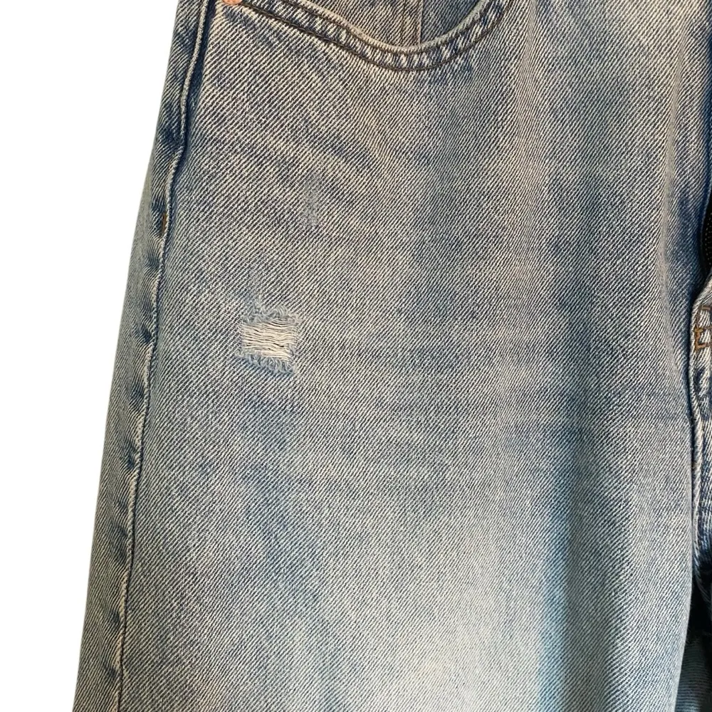 H&M Medium Denim Ultra High Waist Loose Fit Mom Jeans Slight Distress Size 6 - Image 6