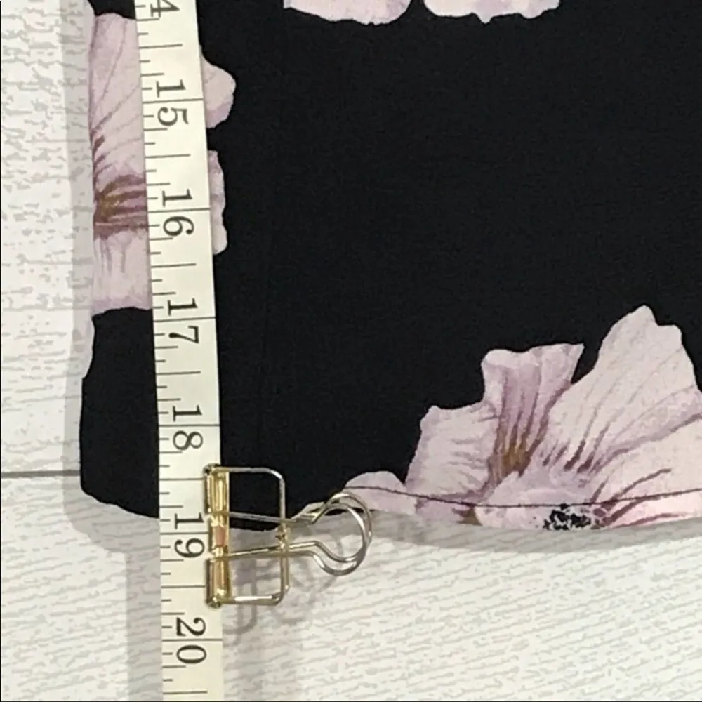 Free Press Clothing Black and Lavender Floral Print Size XS Crop Top NWT - Image 5