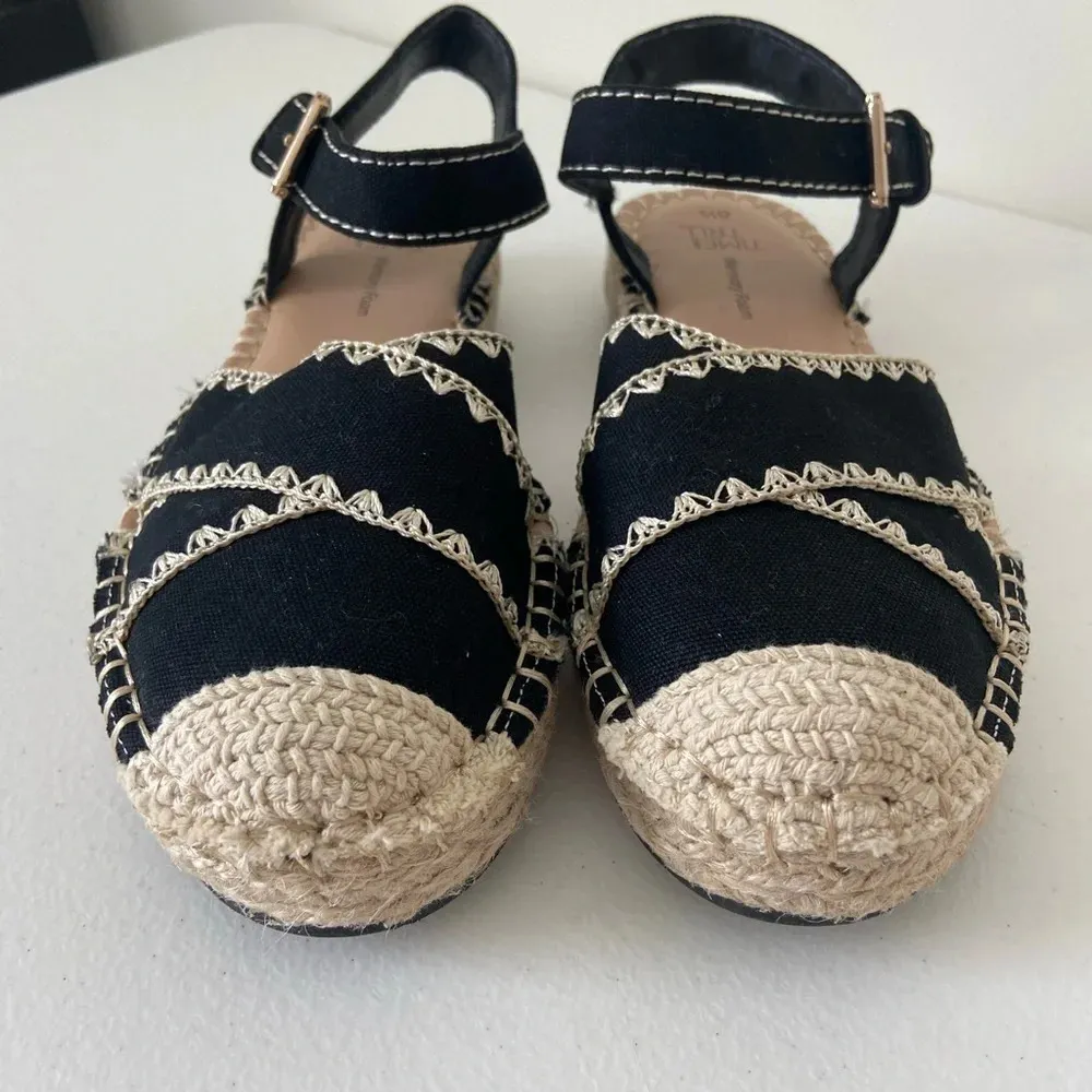 Time & Tru women’s‎ memory foam sandals — size 6.5 Black - Image 2