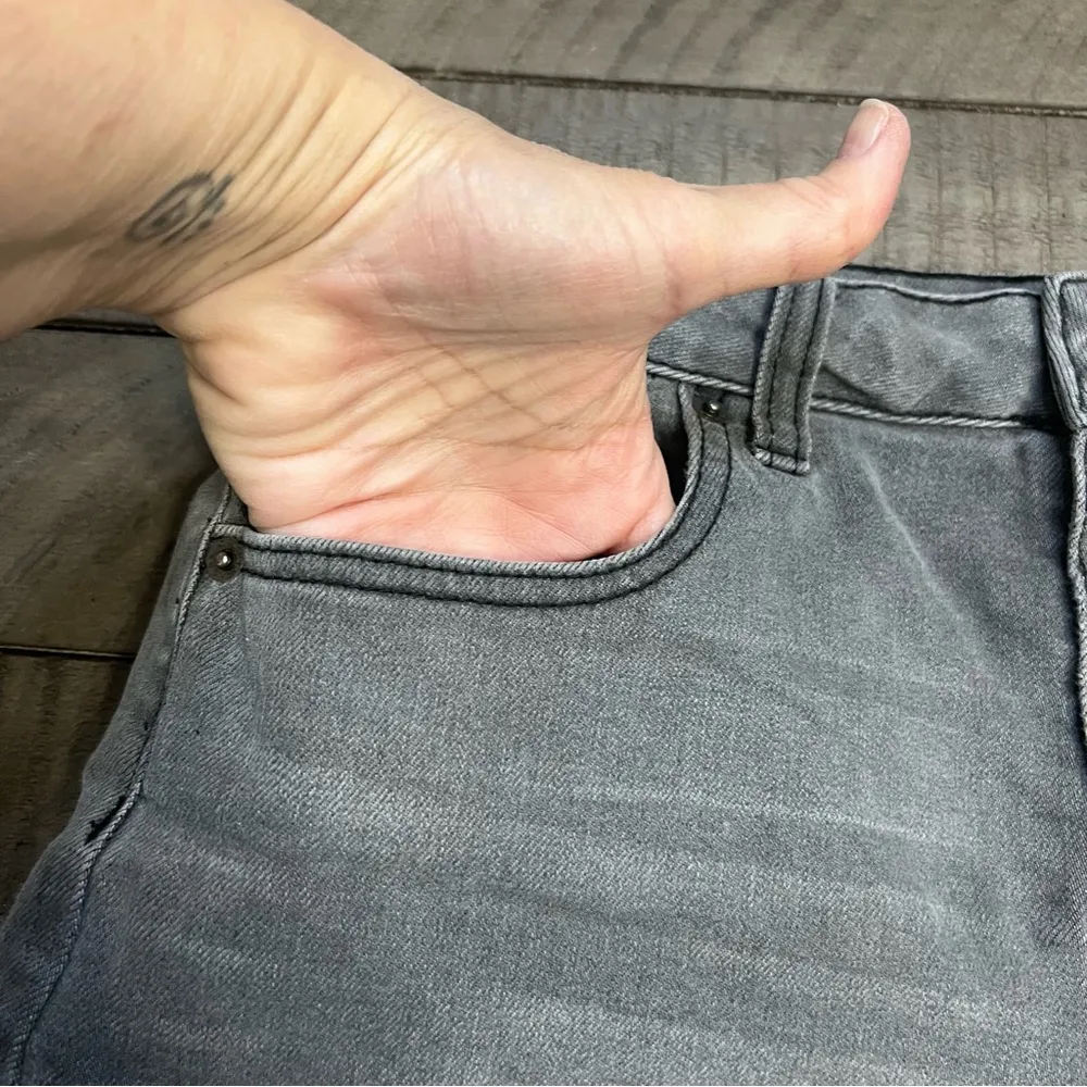 Oat New York 4button fly high rise 3.5” inseam gray denim shorts EUC SIZE 30 - Image 2