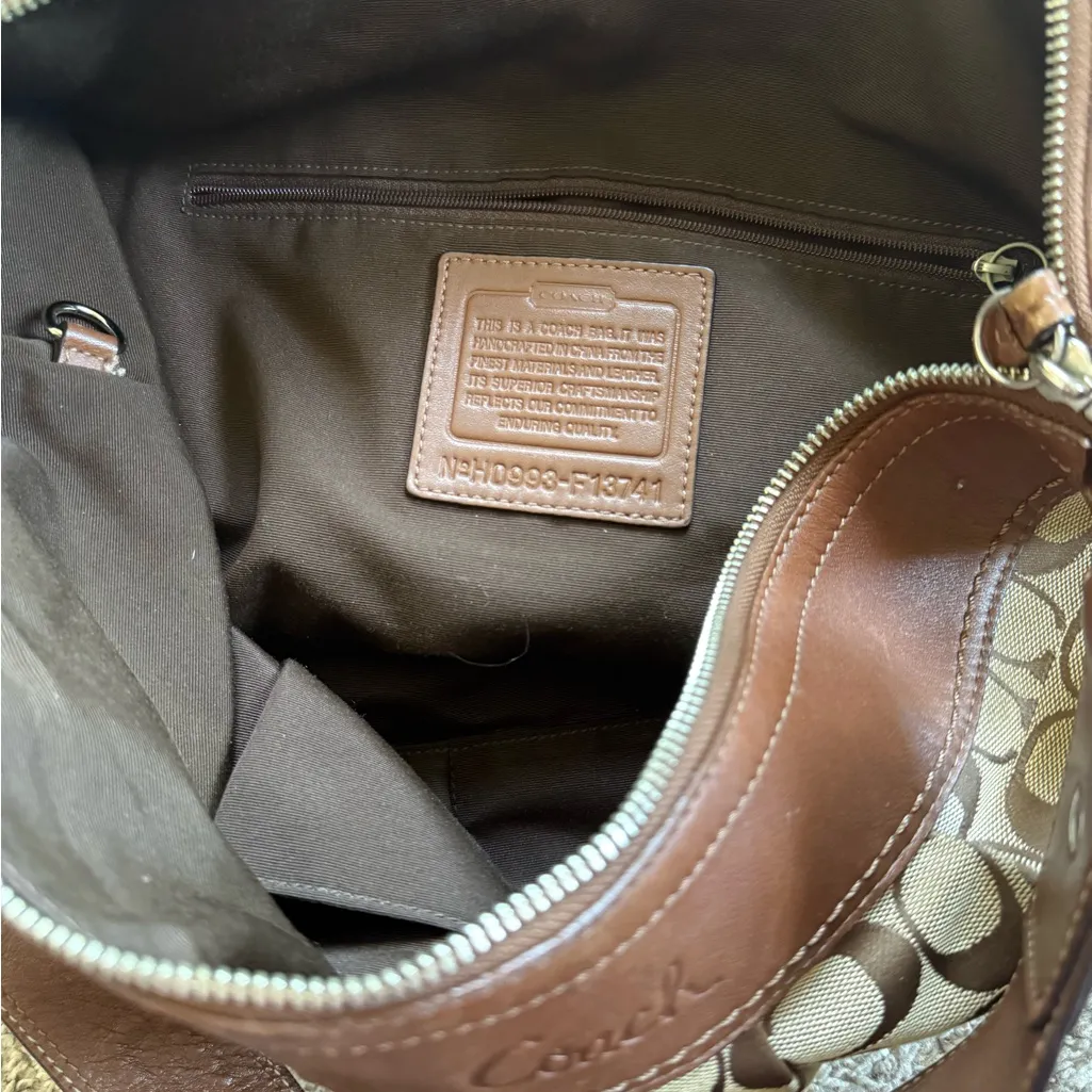 Coach Signature Canvas Soho Hobo Shoulder Bag Tan & Brown - Image 7