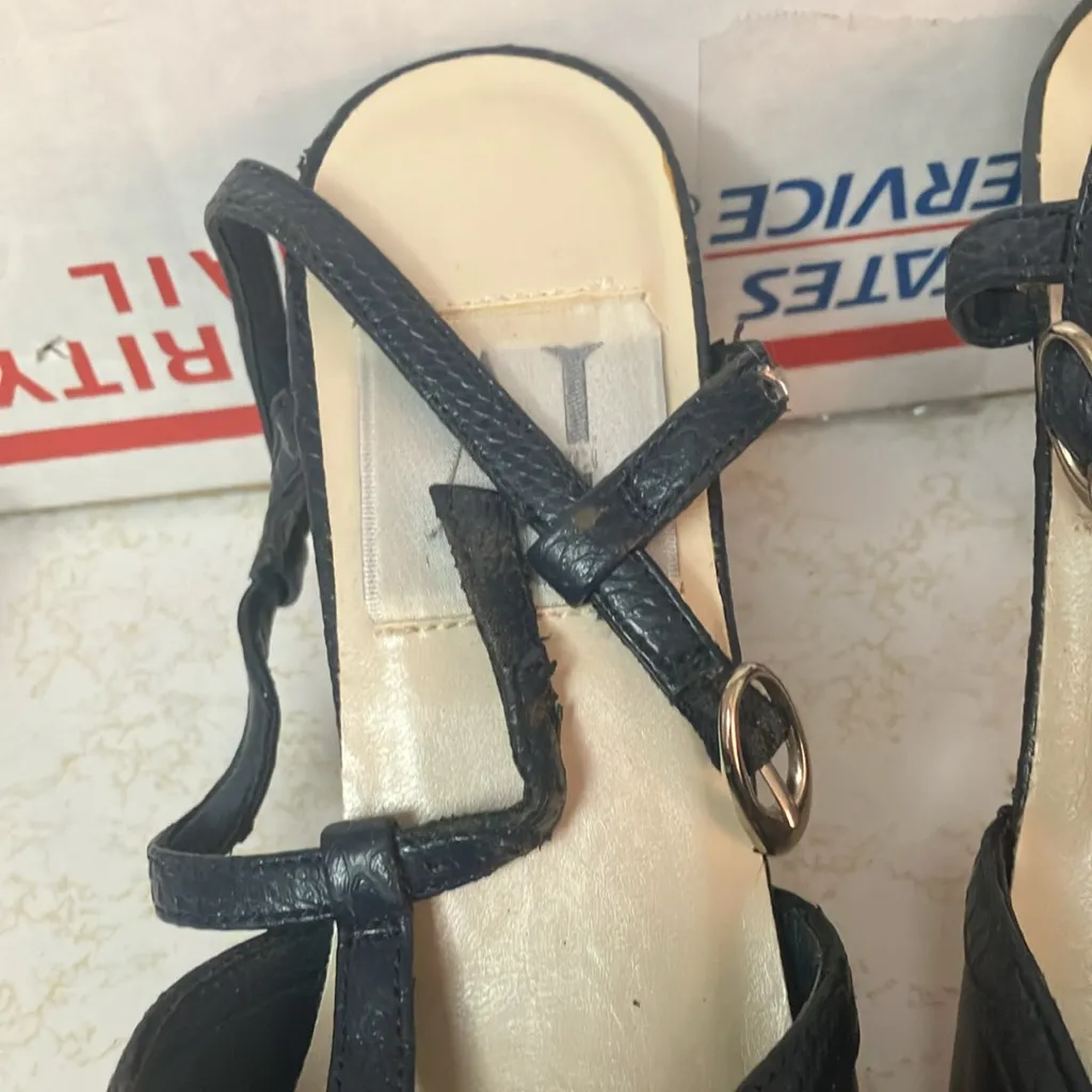 FINAL MARKDOWN Aj valenci Elegant navy Women's Shoes 8 1/2 Size 8.5 - Image 2