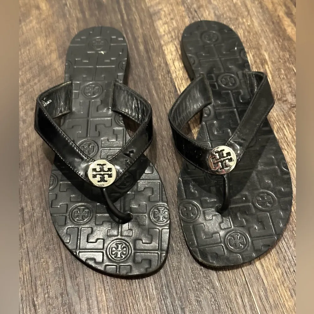 Tory Burch Monroe Leather Thong Flip Flop - Image 5