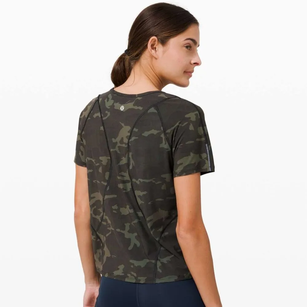 Lululemon Outrun the Heat Short Sleeve Tee Incognito Camo Multi Gator Green 8-10 - Image 2