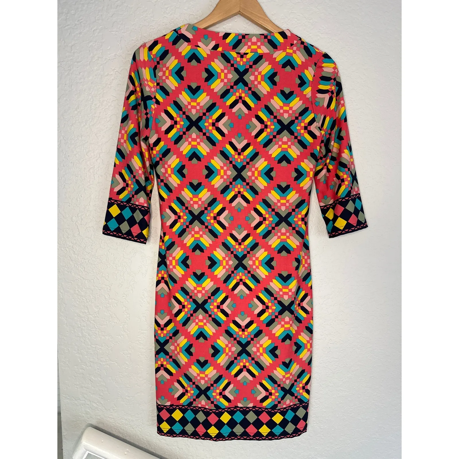 Tracy Negoshian Coral Diamond Geo Stretchy Shift Dress Size XS Preppy Teacher - Image 6