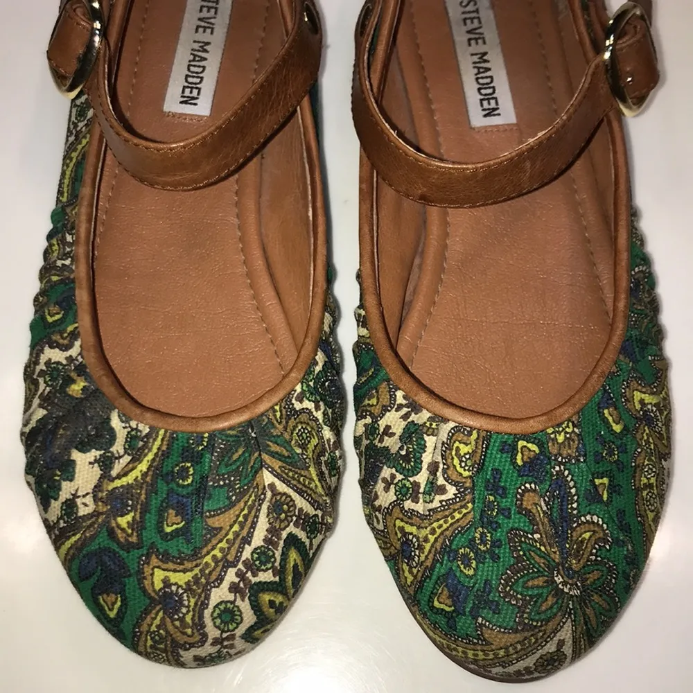 Steve Madden Women’s Liraa Paisley Print Fabric Leather Strap Ballet Flat Shoes - Image 3