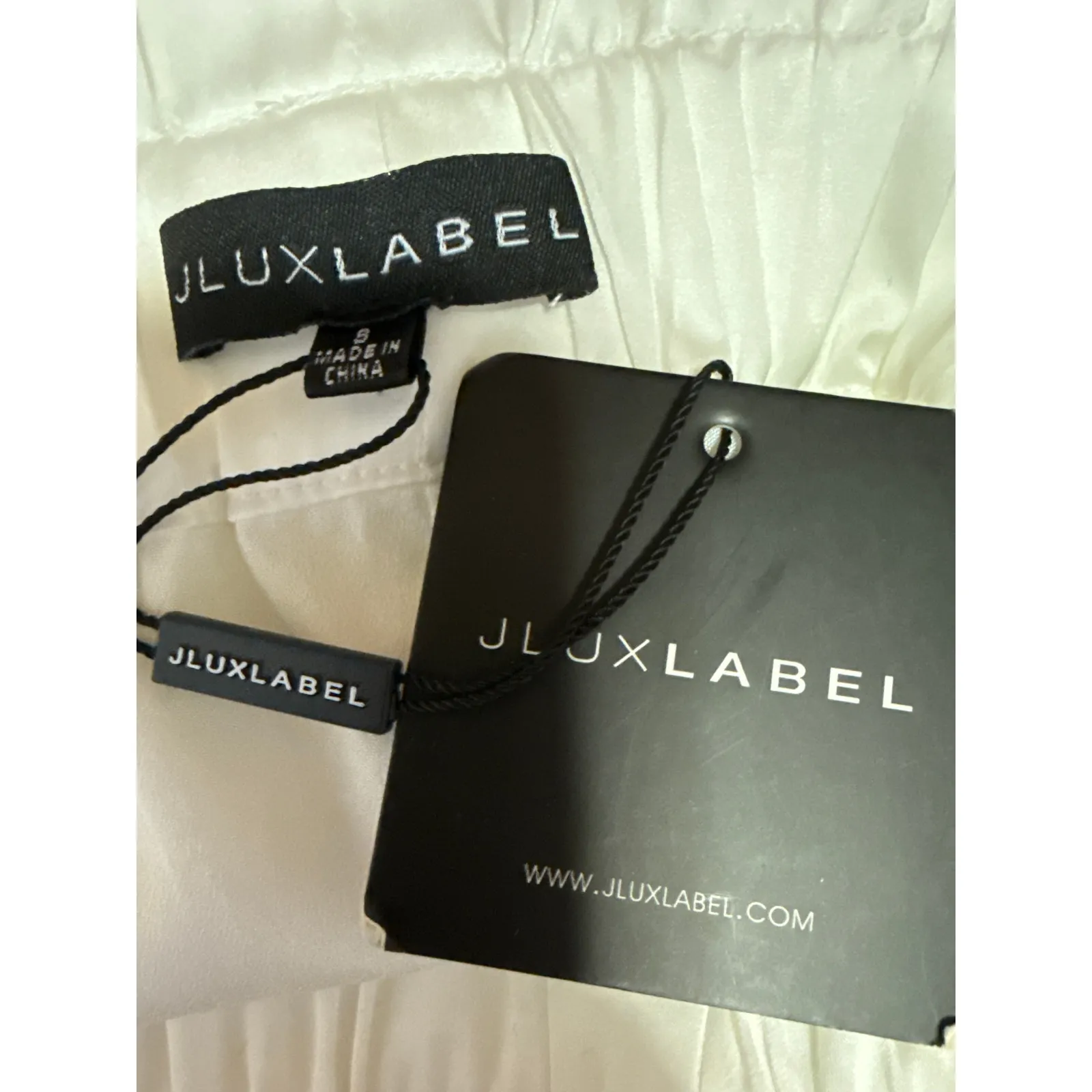 NEW JLuxLabel Women's White Belted Tie Waist Pockets Mini Paperbag Shorts Size S - Image 4