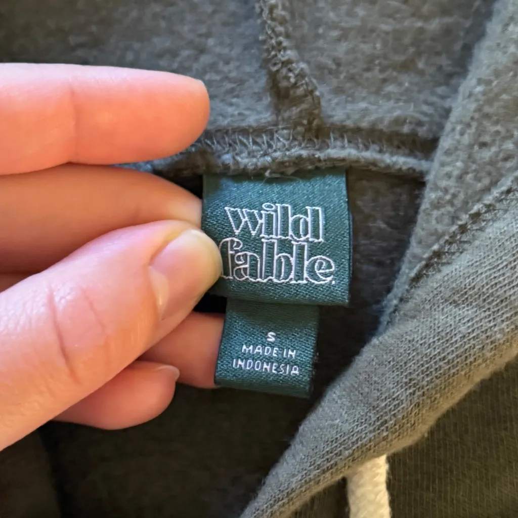 Wild Fable Women’s Olive Army Green Cozy Soft Cotton Cropped Hoodie Size Small - Image 3