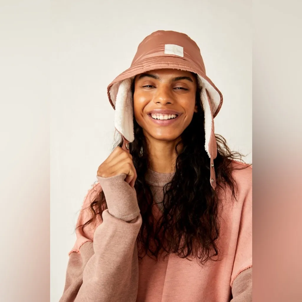 NWT FREE PEOPLE Movement Bucket List Reversible Fleece Sherpa Hat In Peach - Image 2