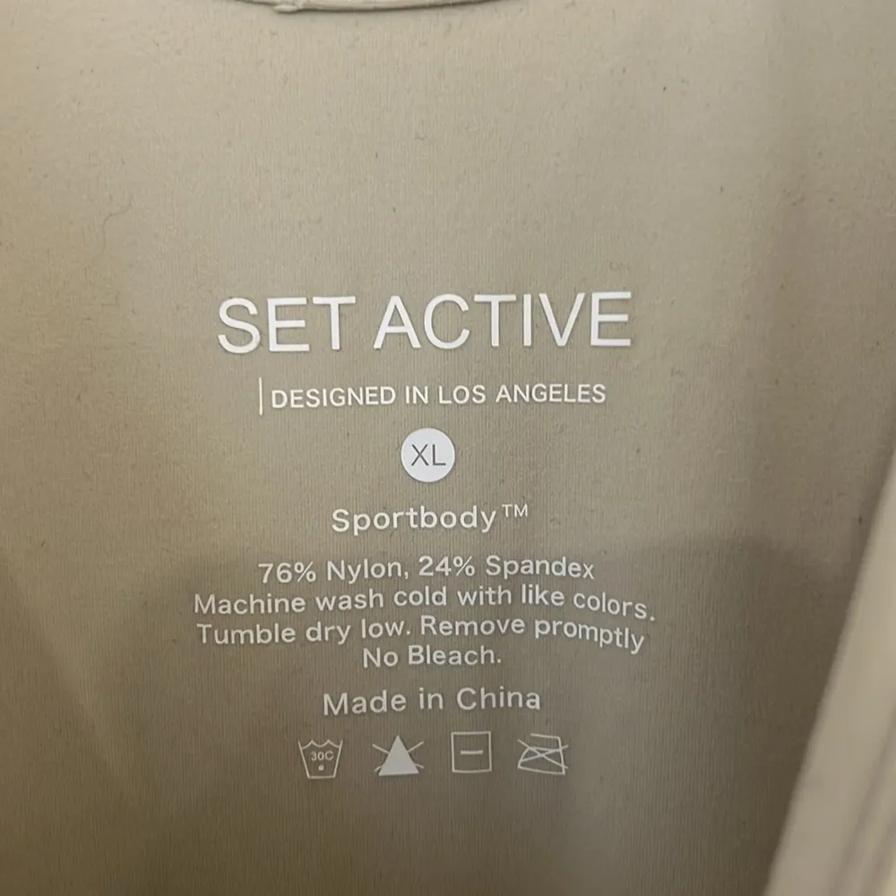 Set Active Shorty Suit in Oat Milk - Image 10