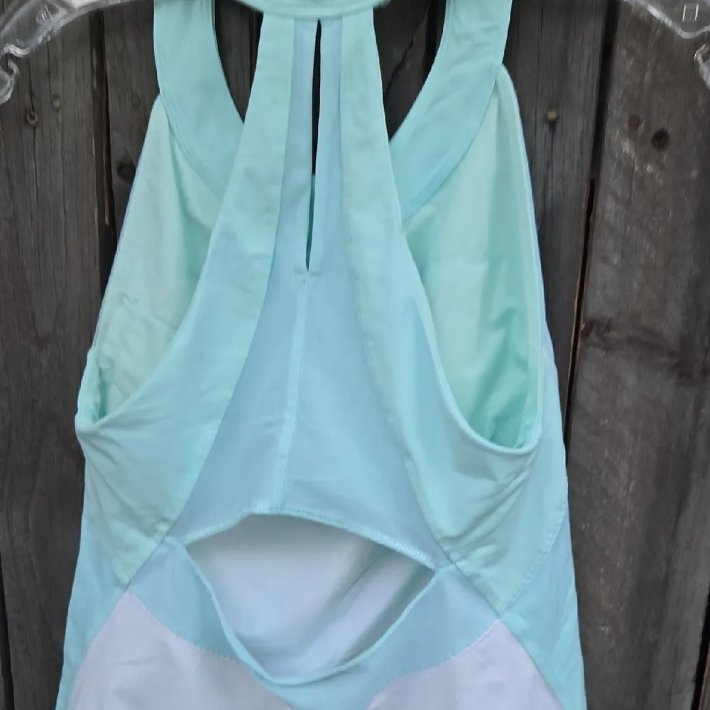 Lululemon Athletica Blue and White Fitted Tank Top - Image 4