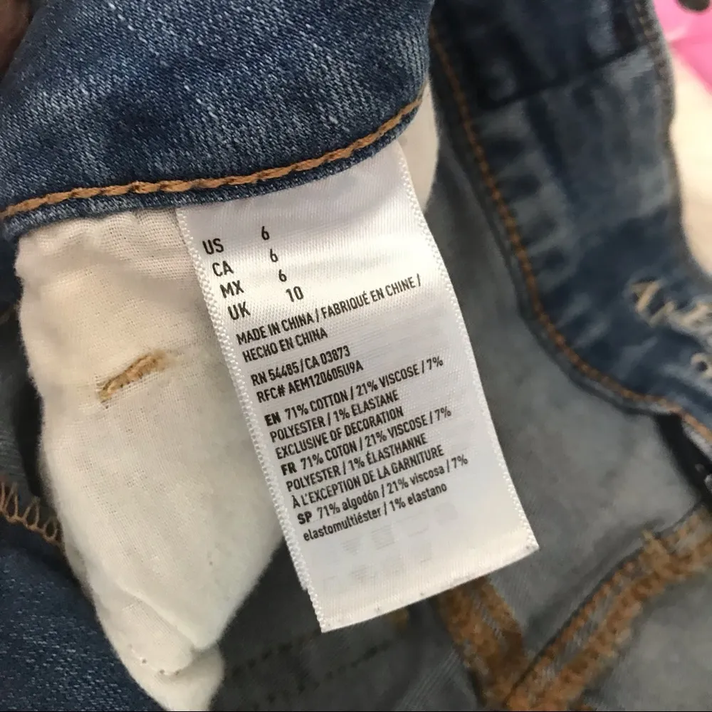 American Eagle  Ripped Destroyed Mid Rise Crochet lace pockets midi jeans women 6 - Image 9