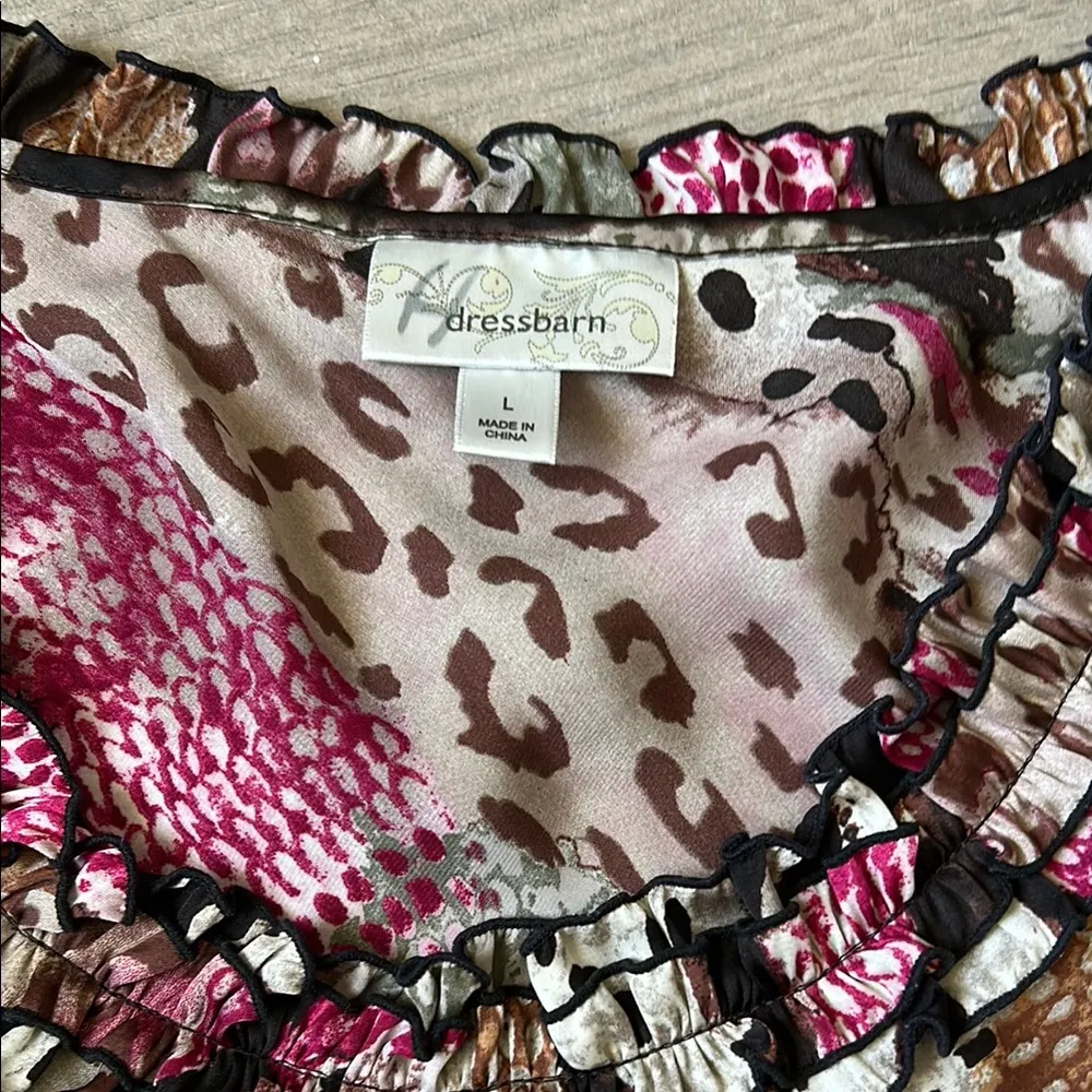 Dress Barn Fitted Sleeveless Black and White Blouse - Image 2