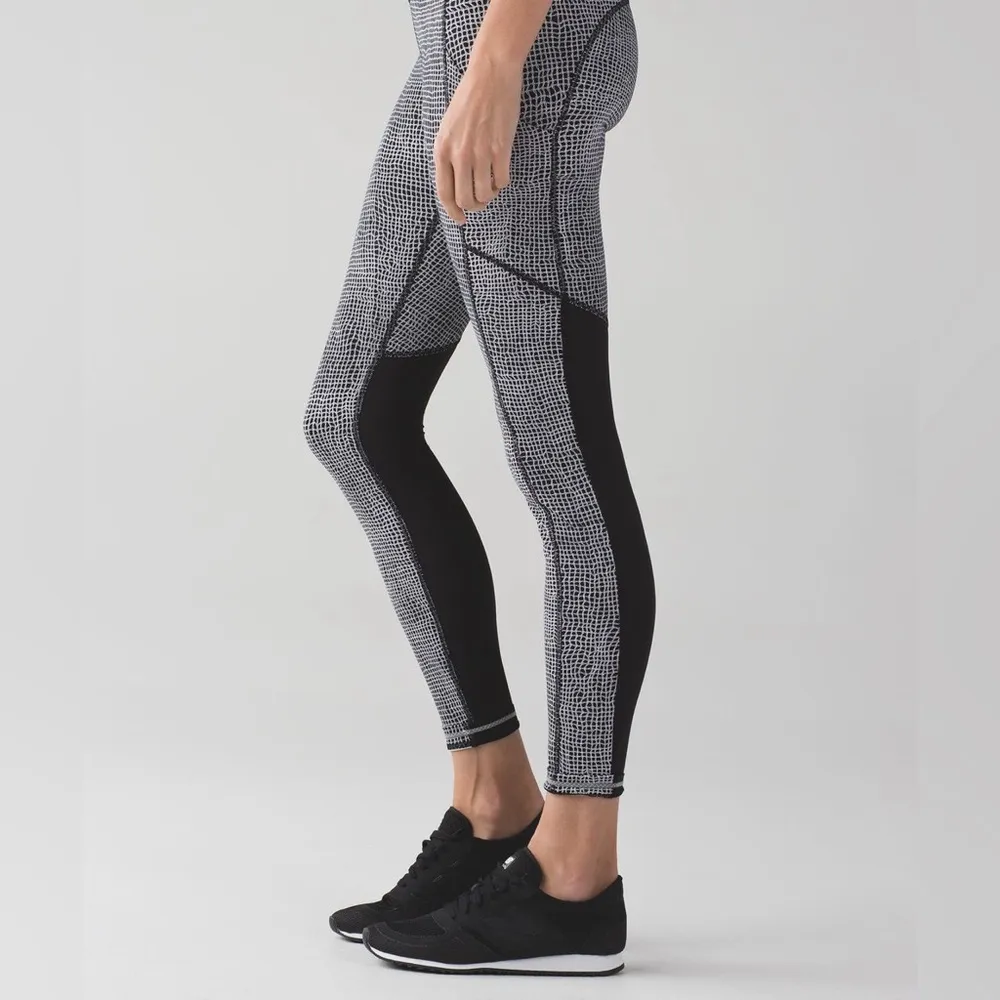 Lululemon  Speed Tight V 12 - Image 4