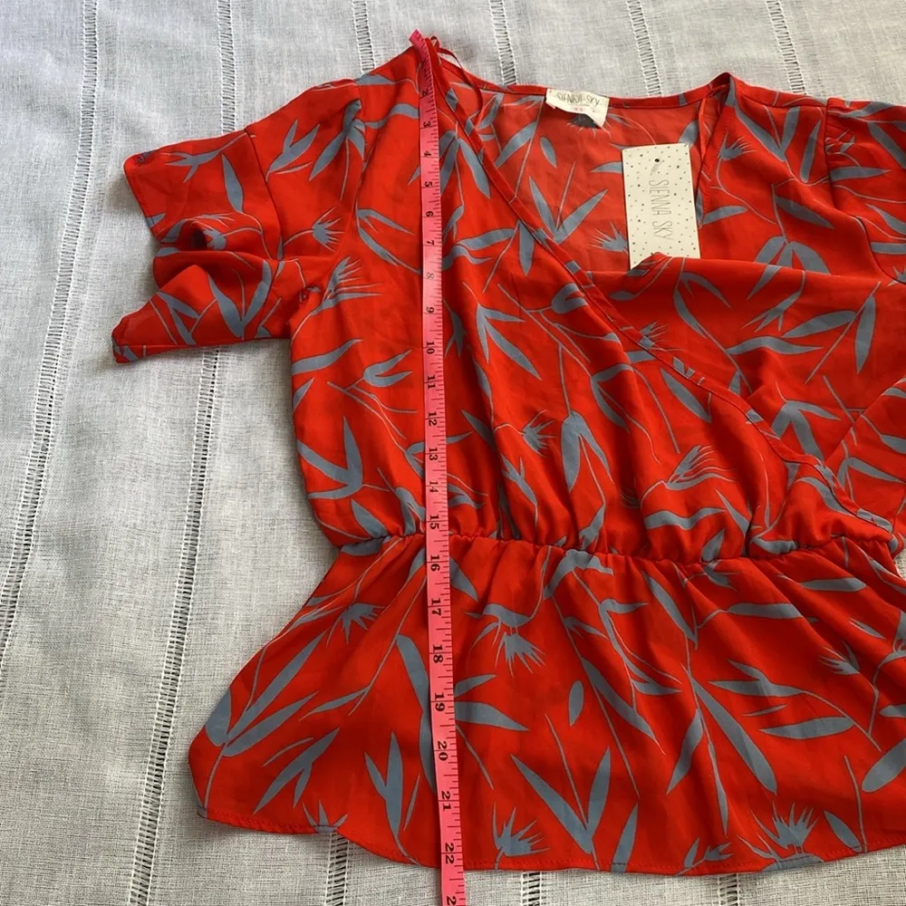 Sienna Sky NWT peplum blouse with flutter sleeves. - Image 8