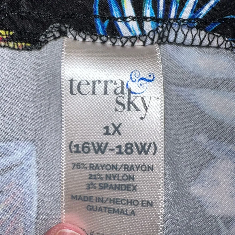 Terra & sky Tropical Floral Print Pants. New - Image 3