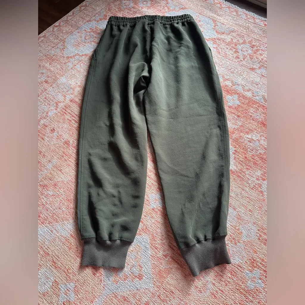 WILFRED x ARITZIA Buffon pant Crepe Jogger Olive green size medium DTR4-6514-38 - Image 6