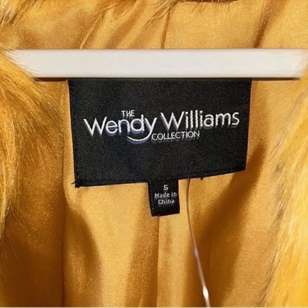 Wendy Williams Mustard/Yellow Faux Fur
Jacket( Size Small) Yellow - Image 7
