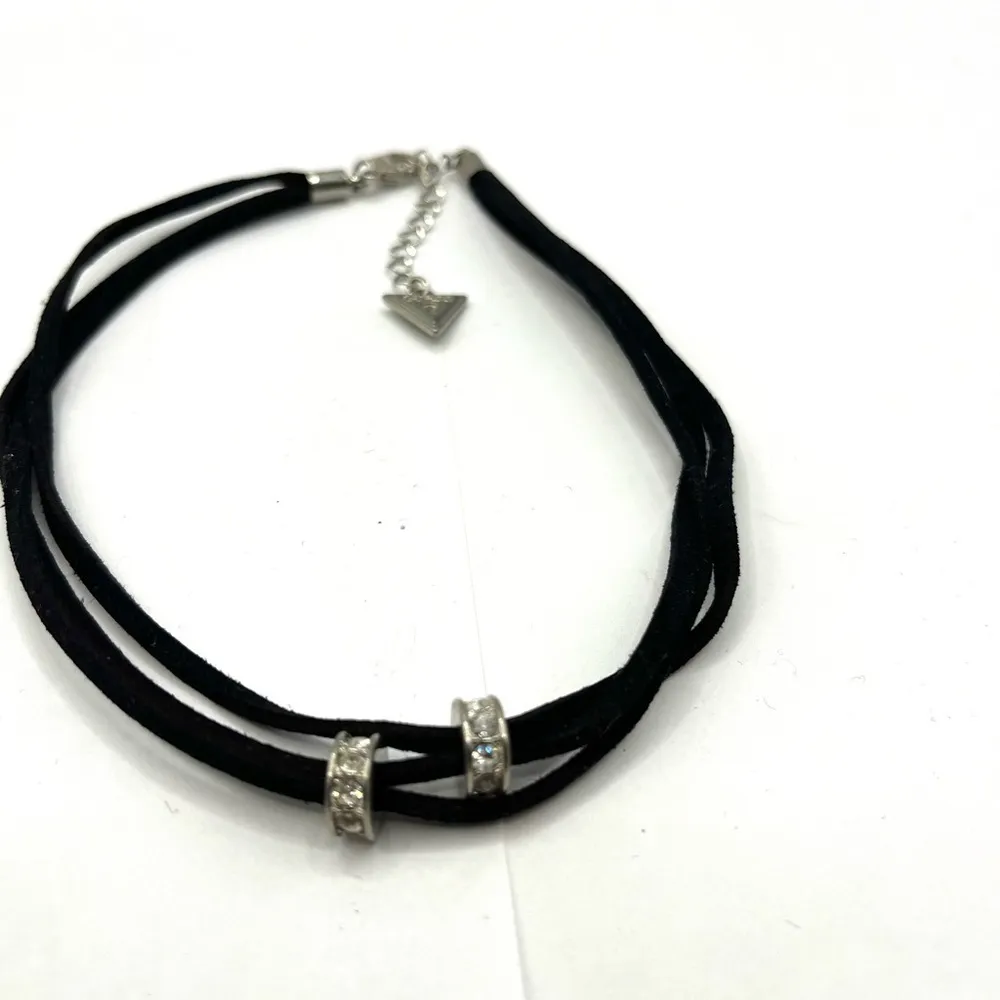 Guess Choker necklace 3 black leather strands. 2 center charms with rhinestones - Image 7