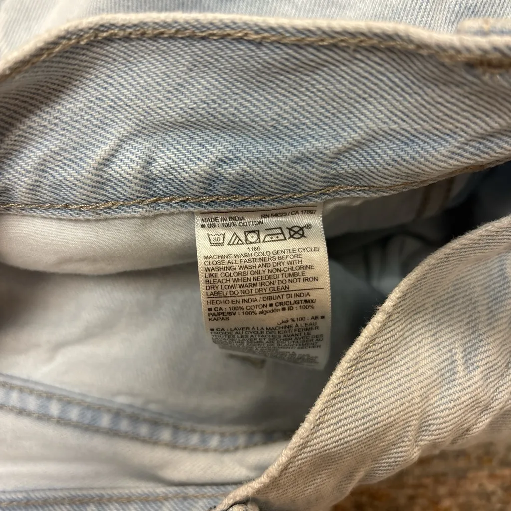 Old Navy Hi rise Slouchy Straight Faded Blue Jean Shorts - Image 6