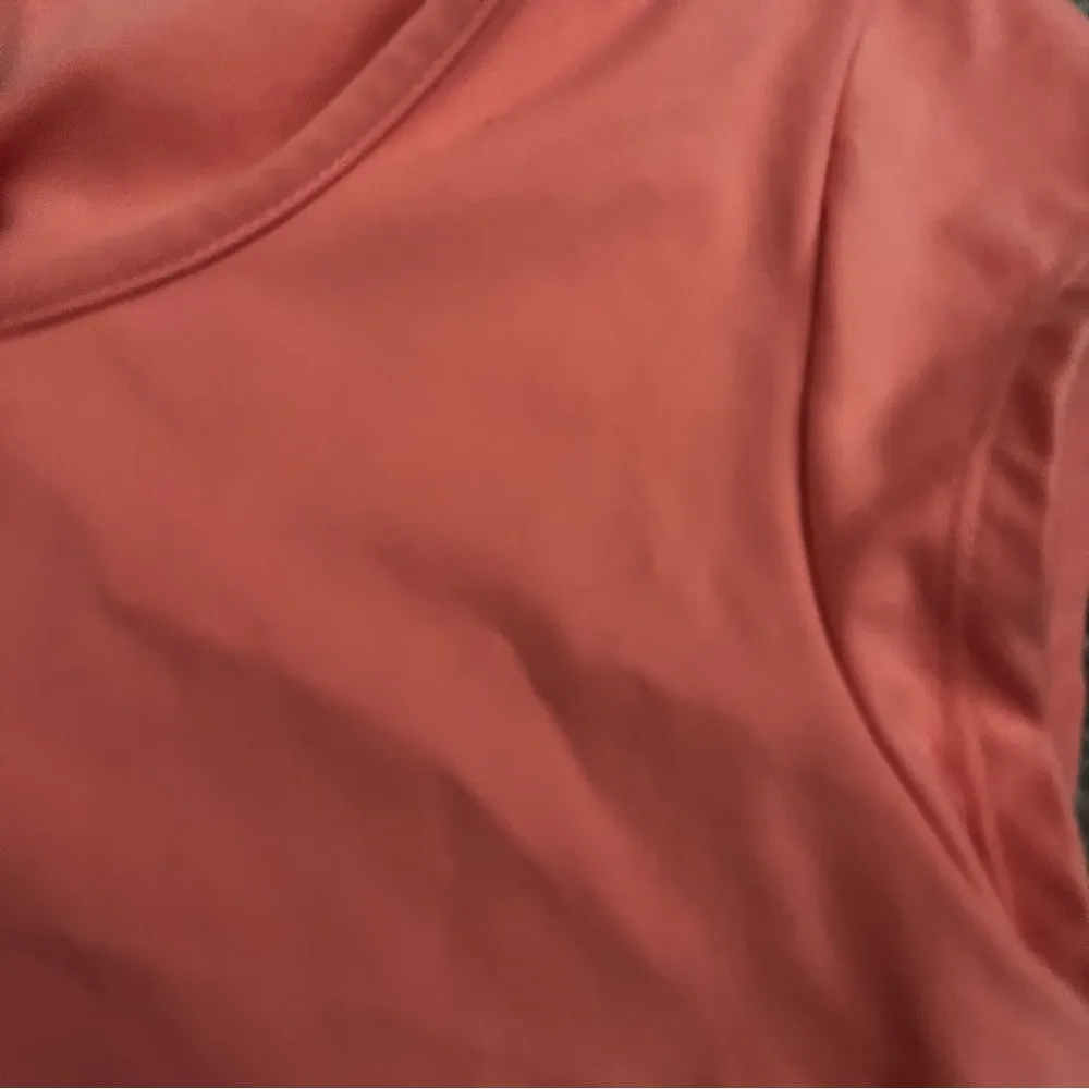 Gymshark coral cropped baby tee size small - Image 2