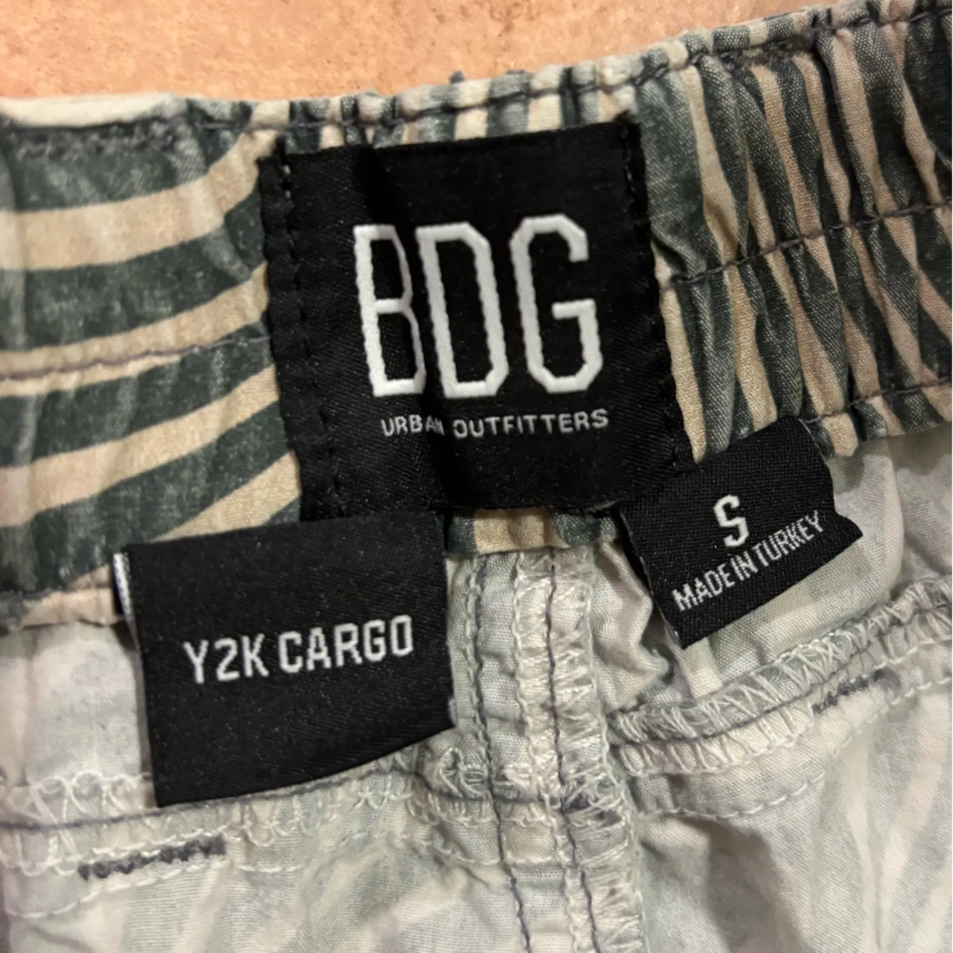 Y2K PRINTED CARGO PANTS - Image 6