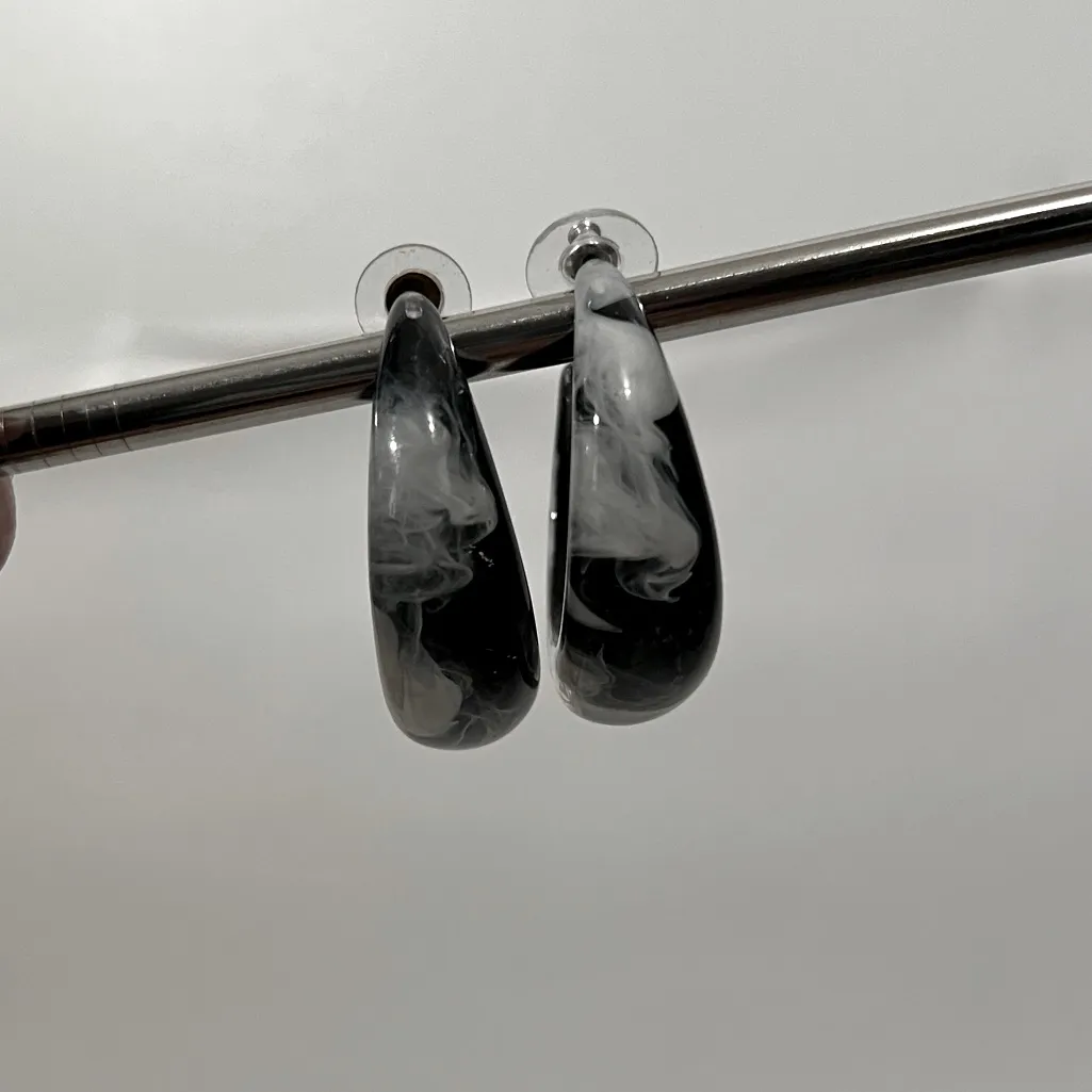 Earrings Swirl Hoops in Black, White, and Gray - Image 4