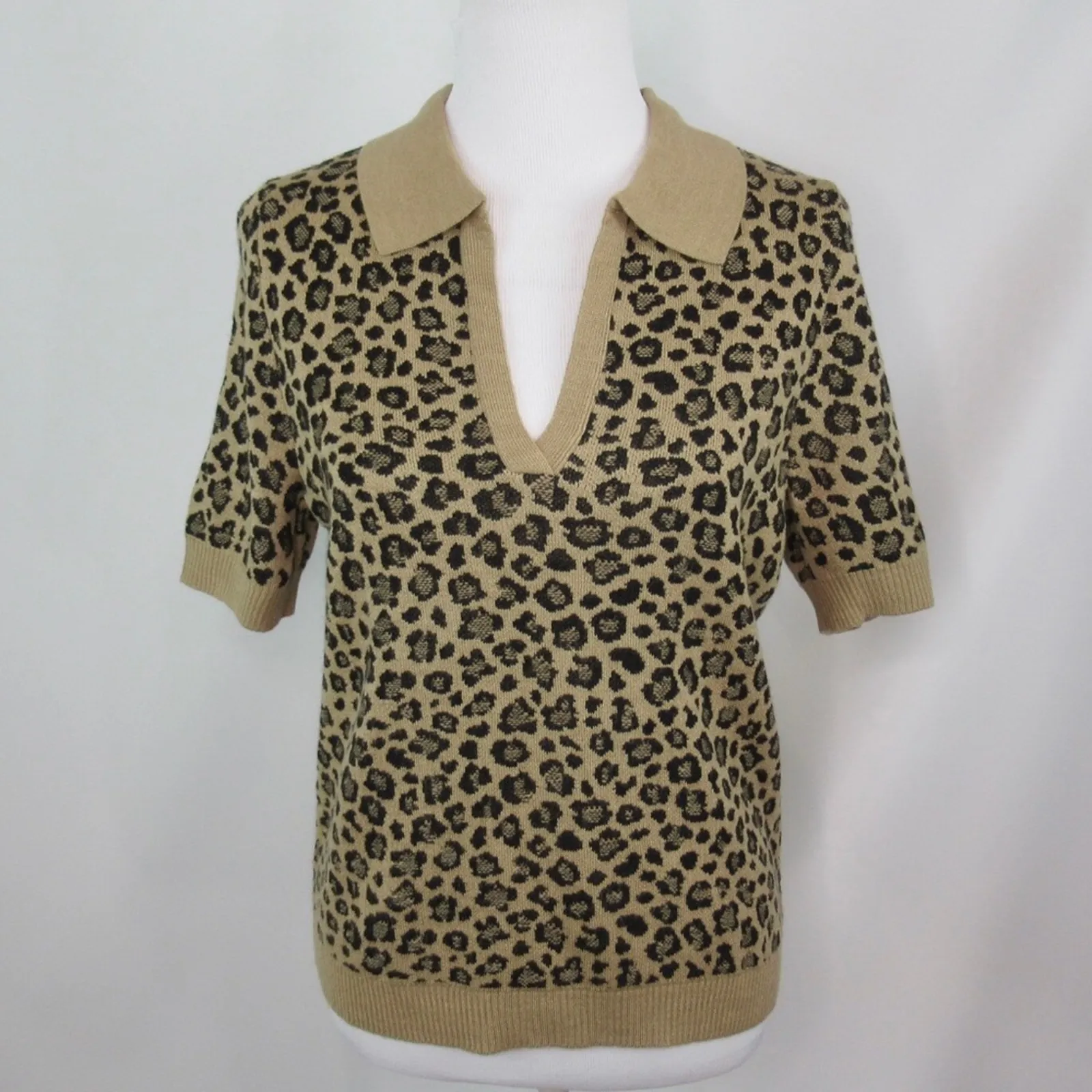 ANTHROPOLOGIE Liv Leopard Print Short Sleeve V-Neck Knit Top Women’s Size Small - Image 3
