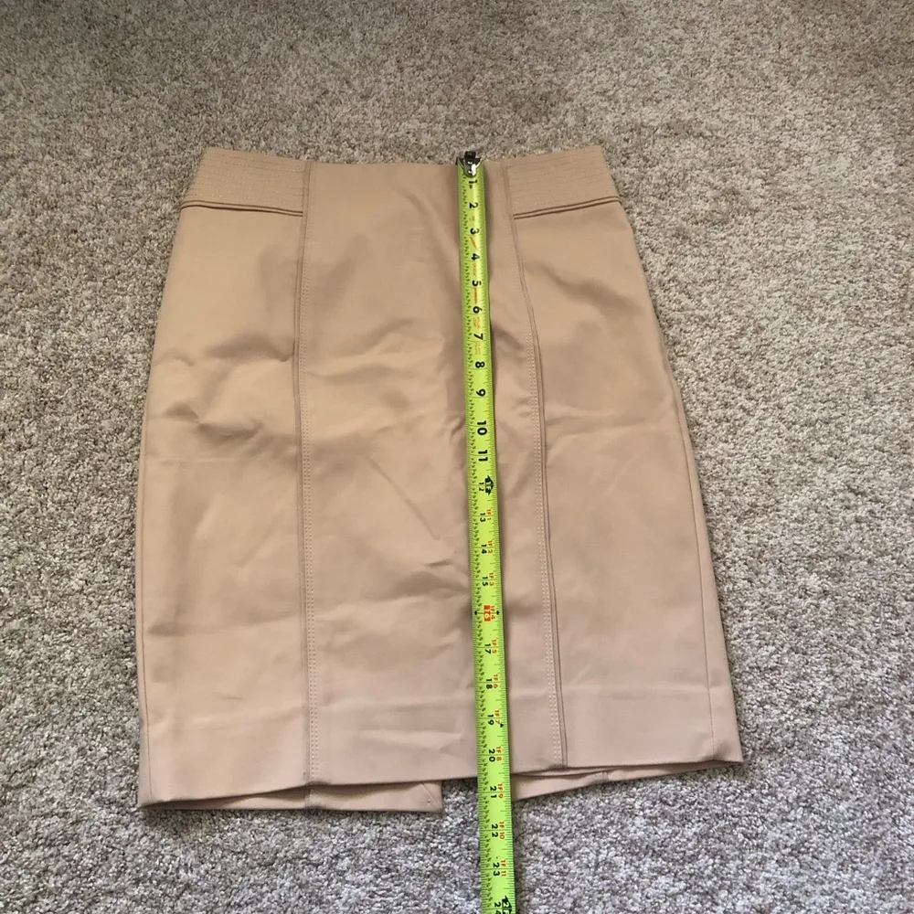 White House Black Market stretchy pencil skirt, side zipper, size 4 - Image 9