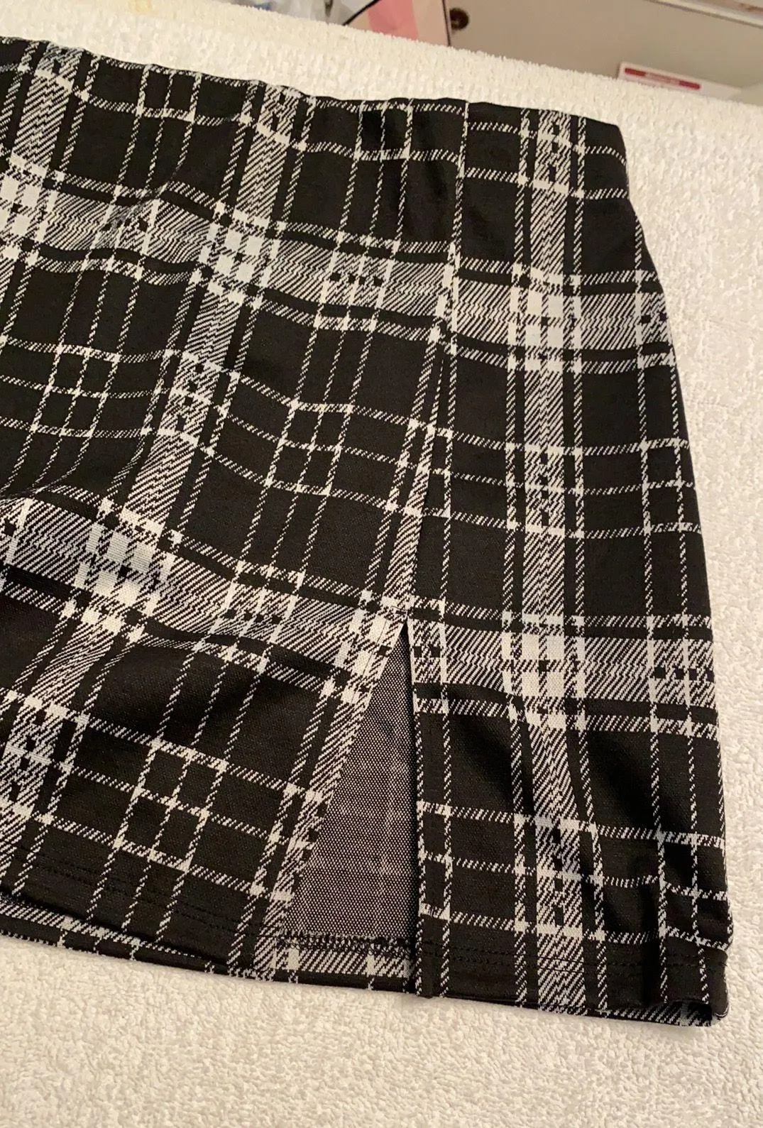 Better Be mini skirt split in front size small NWOT - Image 2