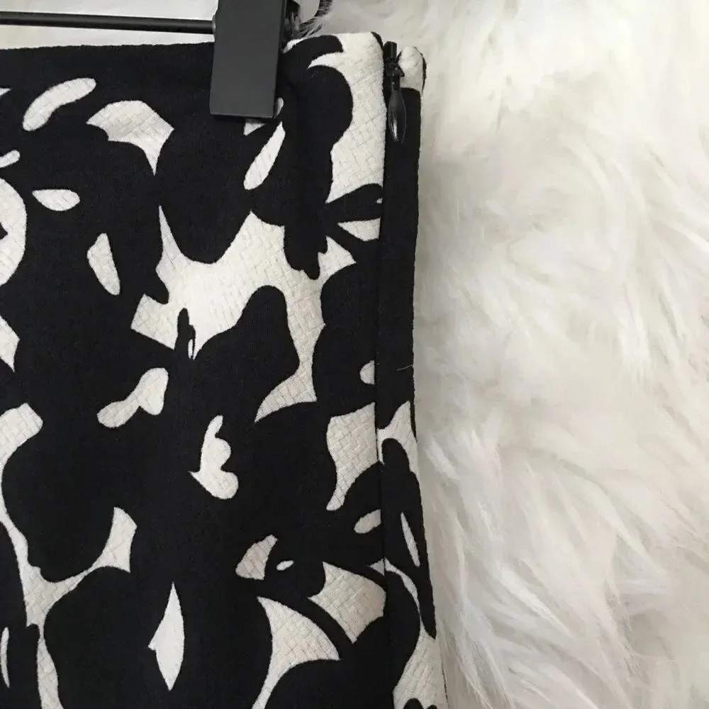 Katherine Barclay Black‎ White Floral Skirt-F21 - Image 3