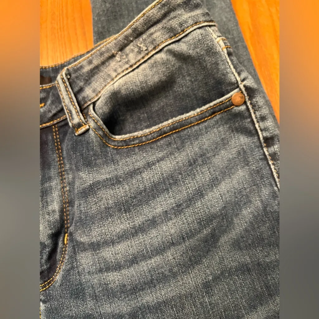 Judy Blue Mid Rise Relaxed Fit Distressed Cropped Blue Denim Jeans Size 30 - Image 4