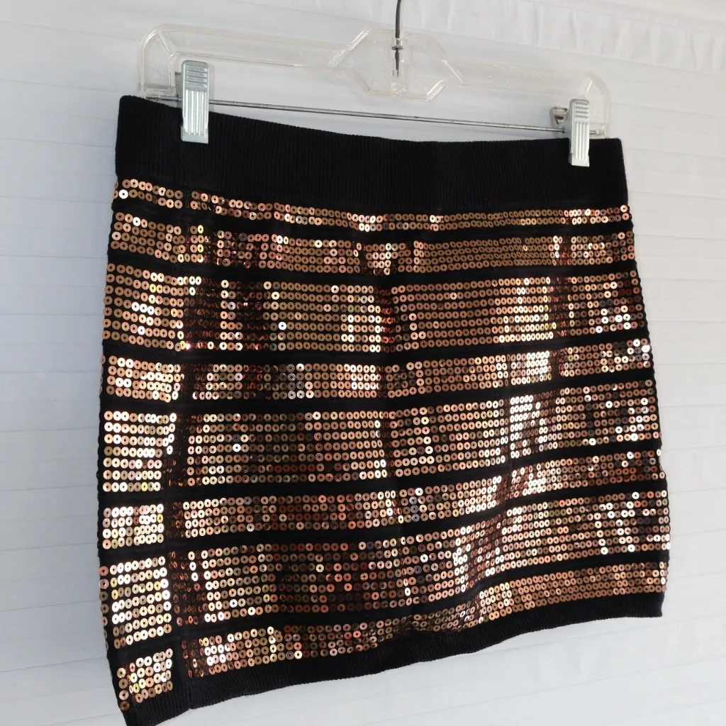 Forever 21 Black and Gold Sequin Mini Skirt - Image 2