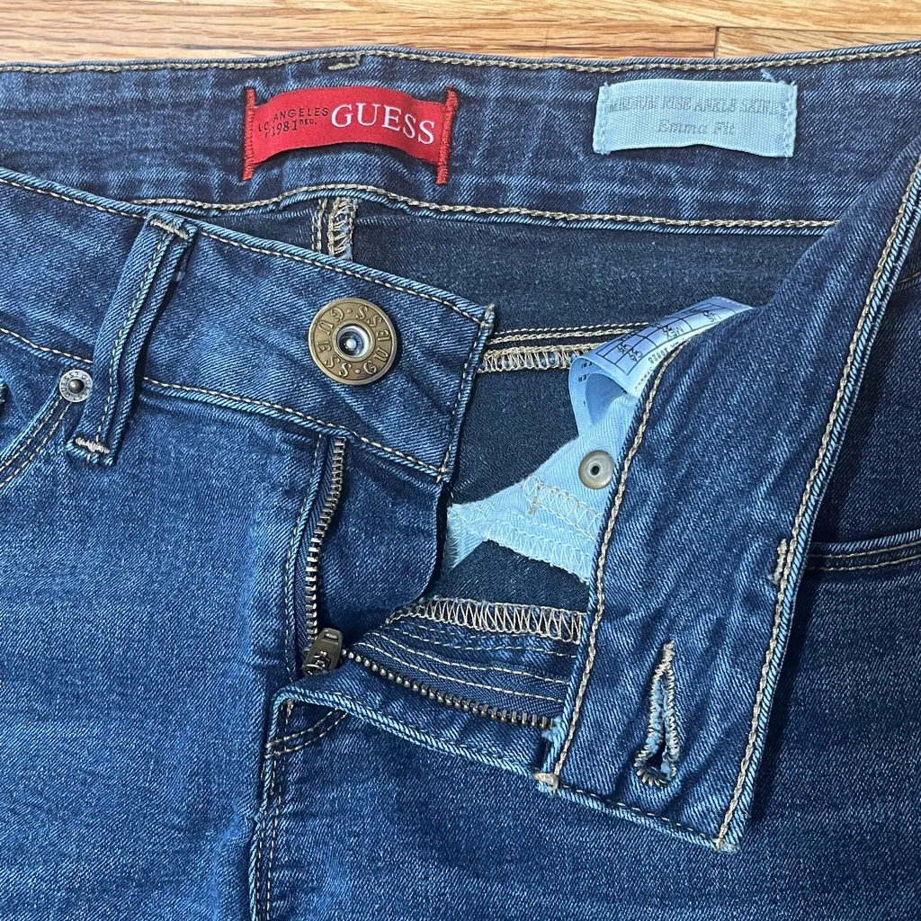 Guess Women’s Emma Fit Medium Rise Ankle Skinny Jeans Size 27 - Image 4