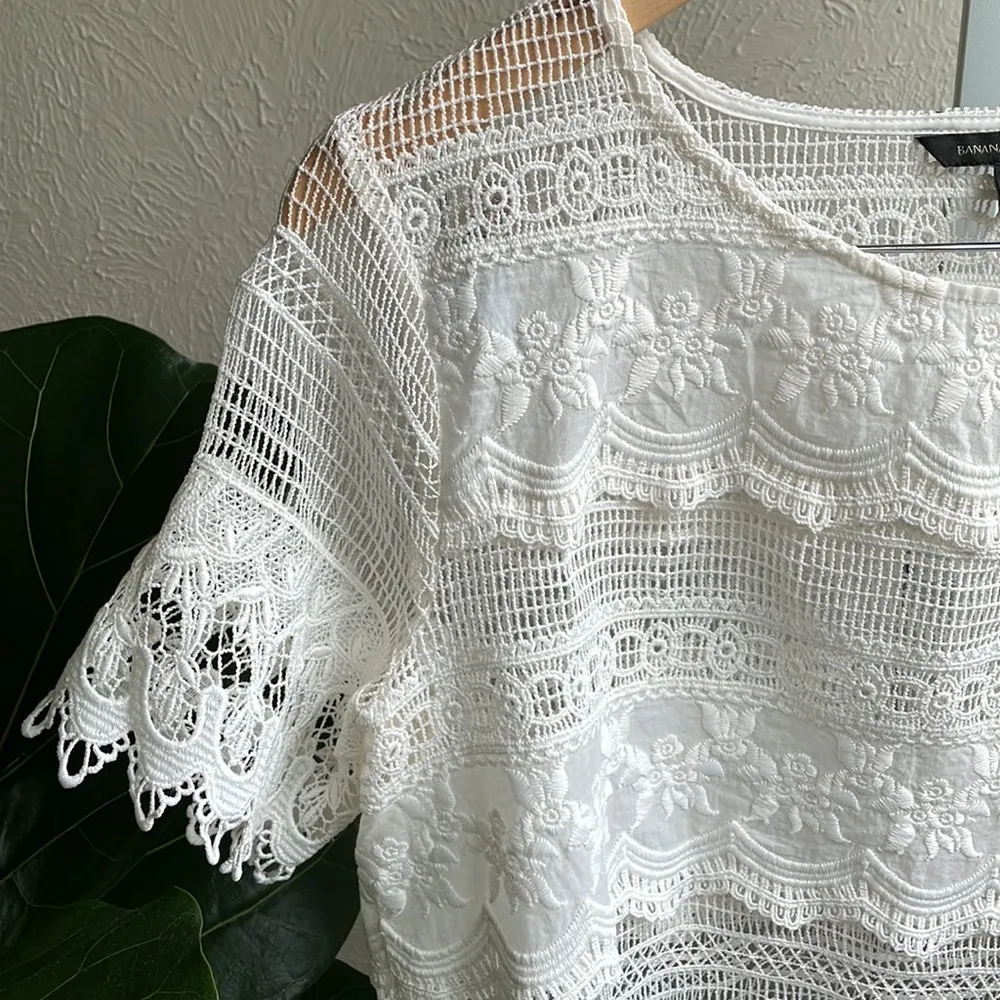 Banana Republic beautiful lace crochet top - Image 2